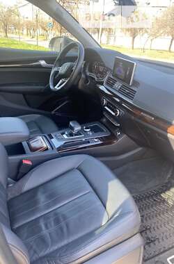 Внедорожник / Кроссовер Audi Q5 2018 в 