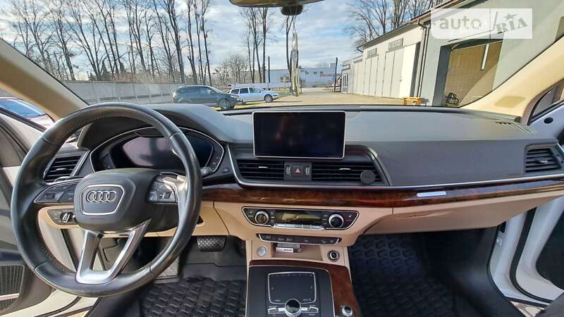 Внедорожник / Кроссовер Audi Q5 2017 в Стрые