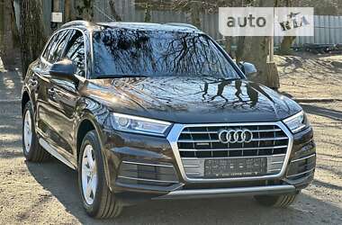 Внедорожник / Кроссовер Audi Q5 2018 в 