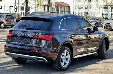 Внедорожник / Кроссовер Audi Q5 2018 в 