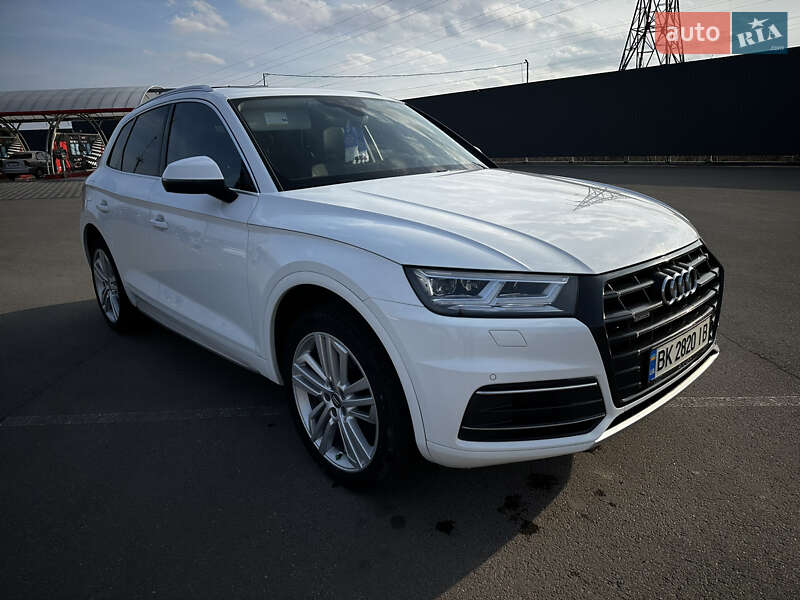 Внедорожник / Кроссовер Audi Q5 2018 в 