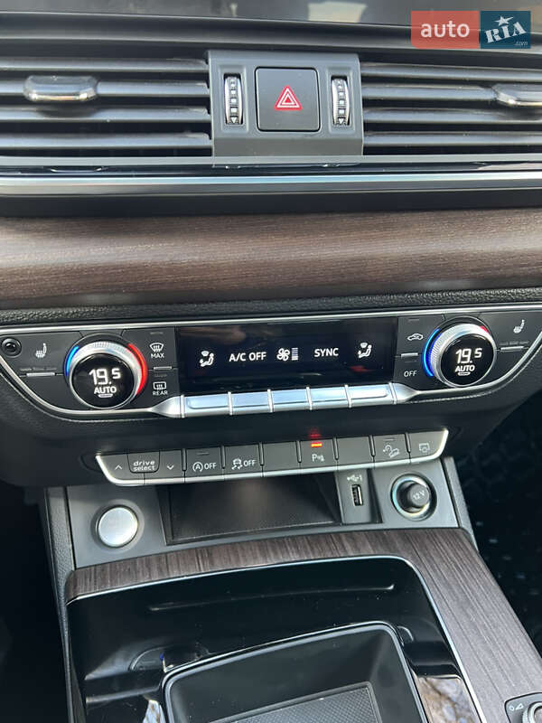 Позашляховик / Кросовер Audi Q5 2020 в Хмільнику