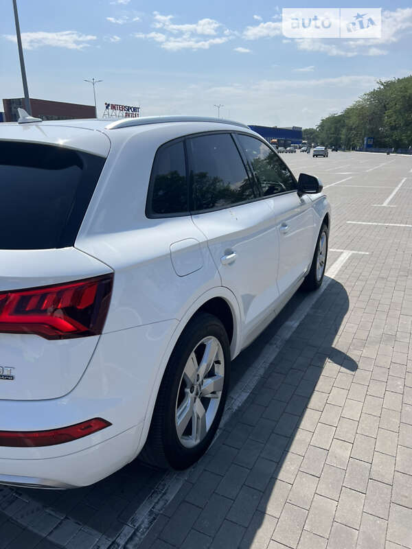 Внедорожник / Кроссовер Audi Q5 2017 в Одессе