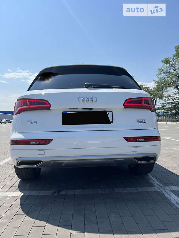 Внедорожник / Кроссовер Audi Q5 2017 в Одессе
