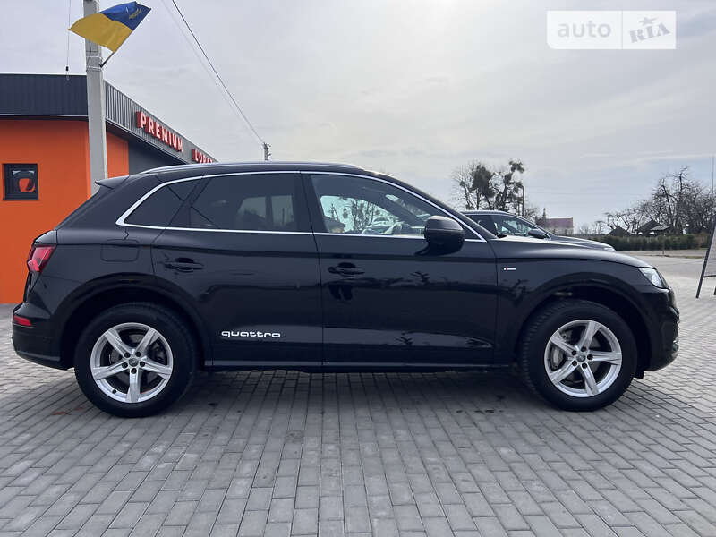 Внедорожник / Кроссовер Audi Q5 2017 в Лопатине