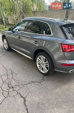 Внедорожник / Кроссовер Audi Q5 2017 в 