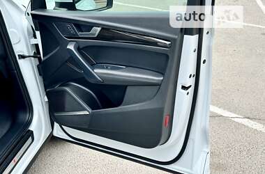 Позашляховик / Кросовер Audi Q5 2020 в 