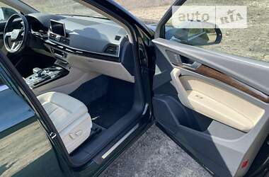 Внедорожник / Кроссовер Audi Q5 2018 в 
