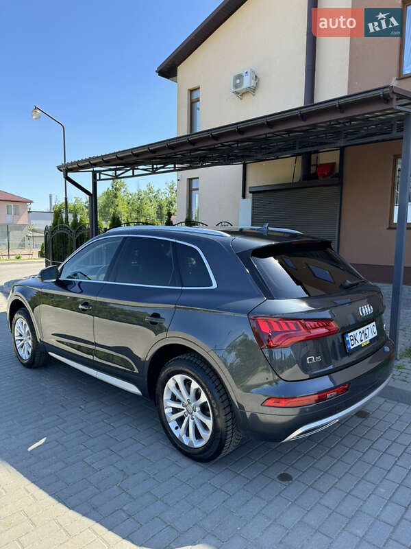 Внедорожник / Кроссовер Audi Q5 2017 в Ровно
