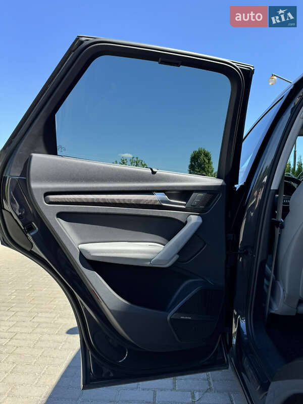 Внедорожник / Кроссовер Audi Q5 2017 в Ровно