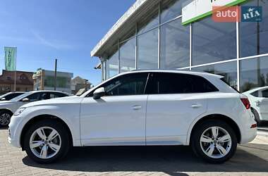 Внедорожник / Кроссовер Audi Q5 2017 в 