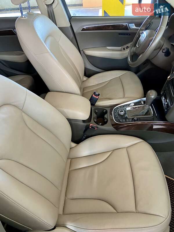 Внедорожник / Кроссовер Audi Q5 2011 в Луцке