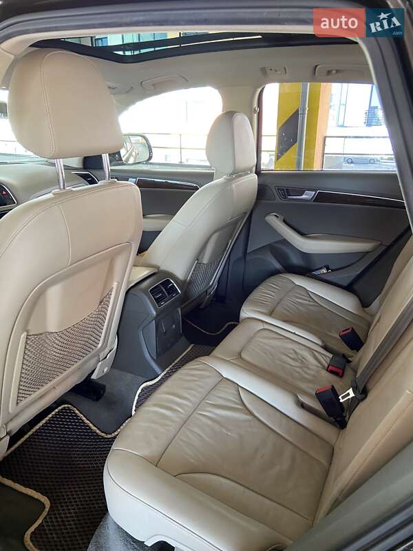 Внедорожник / Кроссовер Audi Q5 2011 в Луцке