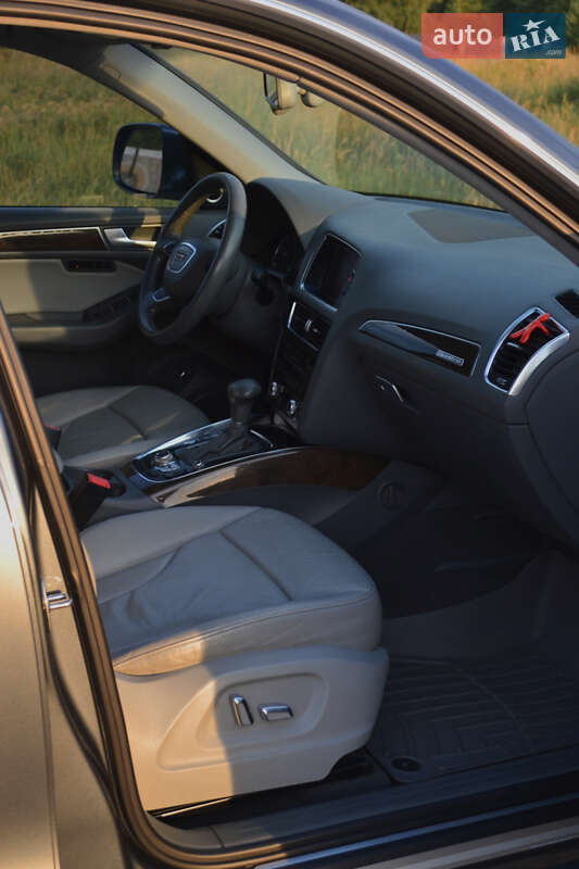 Внедорожник / Кроссовер Audi Q5 2012 в Ужгороде