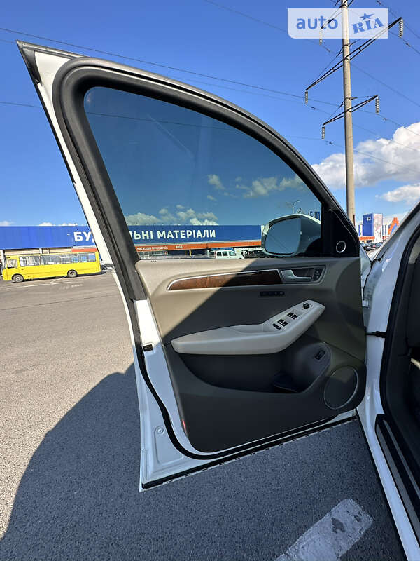 Внедорожник / Кроссовер Audi Q5 2011 в Луцке