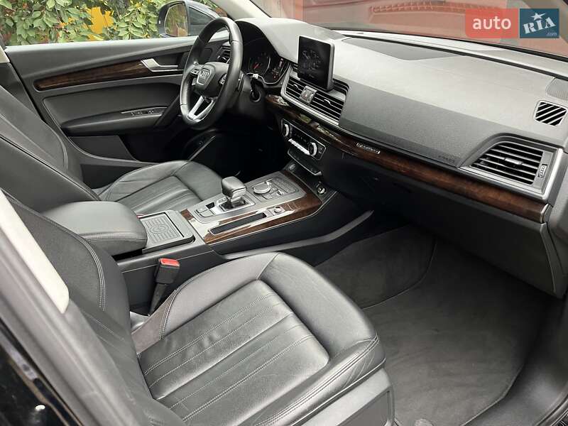 Позашляховик / Кросовер Audi Q5 2019 в Ужгороді