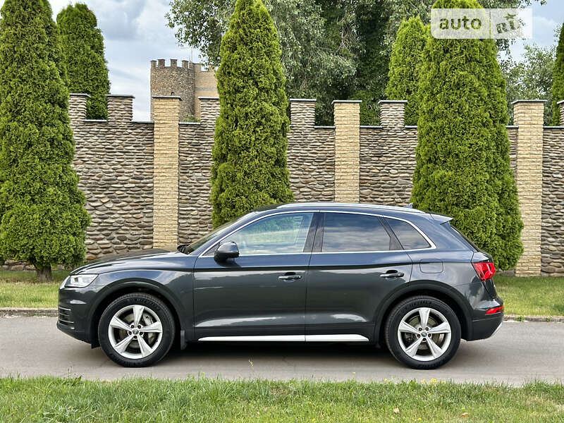 Позашляховик / Кросовер Audi Q5 2020 в Києві