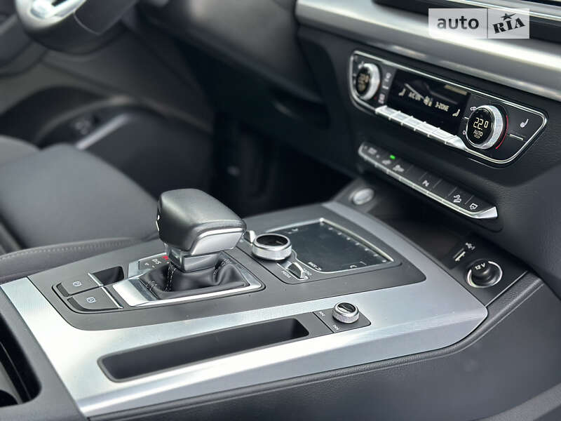 Позашляховик / Кросовер Audi Q5 2020 в Києві