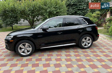 Позашляховик / Кросовер Audi Q5 2018 в 