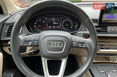 Позашляховик / Кросовер Audi Q5 2018 в 