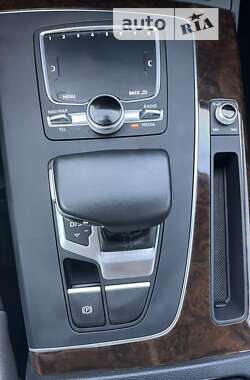Внедорожник / Кроссовер Audi Q5 2018 в 