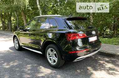 Внедорожник / Кроссовер Audi Q5 2017 в 