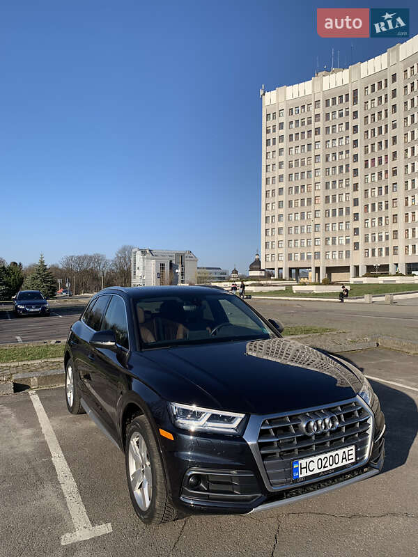 Внедорожник / Кроссовер Audi Q5 2017 в 