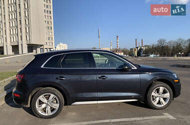 Внедорожник / Кроссовер Audi Q5 2017 в 