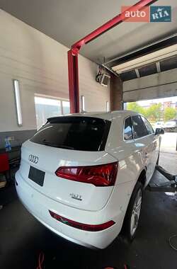 Внедорожник / Кроссовер Audi Q5 2017 в 