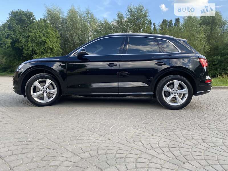 Внедорожник / Кроссовер Audi Q5 2017 в Луцке