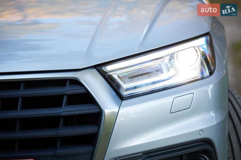 Позашляховик / Кросовер Audi Q5 2018 в Львові