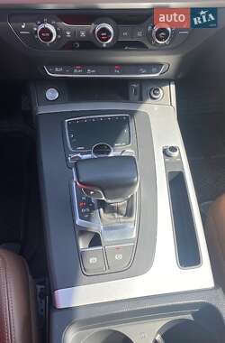 Внедорожник / Кроссовер Audi Q5 2018 в 