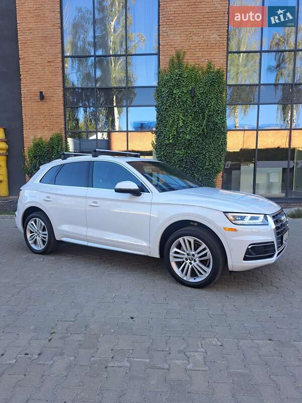 Позашляховик / Кросовер Audi Q5 2020 в Чернівцях