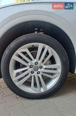 Внедорожник / Кроссовер Audi Q5 2020 в 