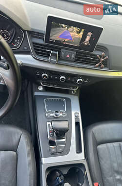 Внедорожник / Кроссовер Audi Q5 2017 в 