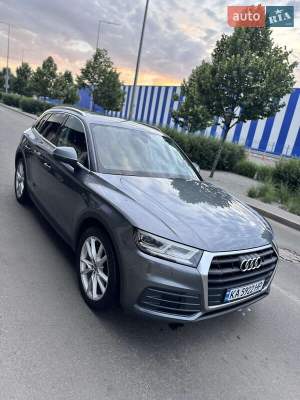 Позашляховик / Кросовер Audi Q5 2020 в Києві