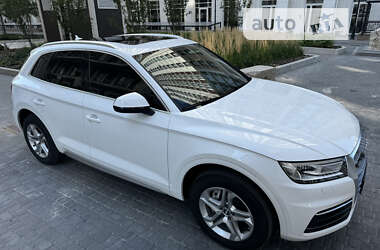 Позашляховик / Кросовер Audi Q5 2019 в Києві