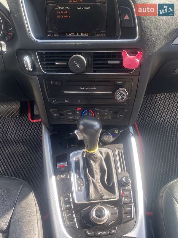 Внедорожник / Кроссовер Audi Q5 2010 в Новояворовске