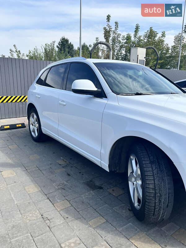 Внедорожник / Кроссовер Audi Q5 2011 в Городке