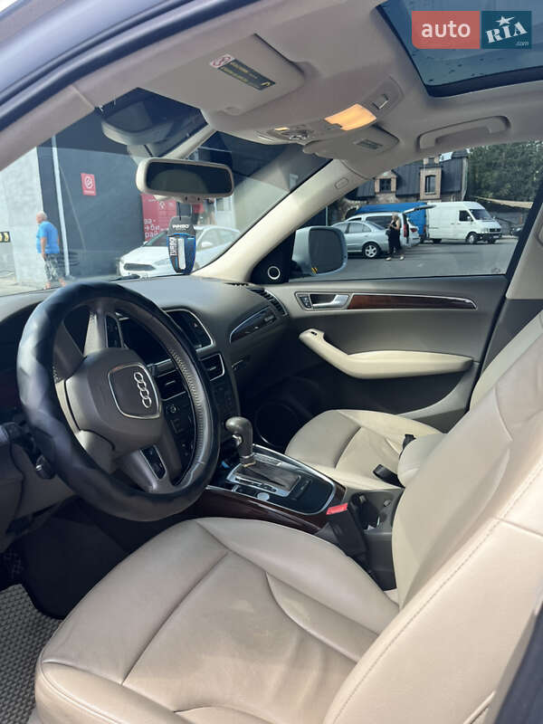 Внедорожник / Кроссовер Audi Q5 2011 в Городке