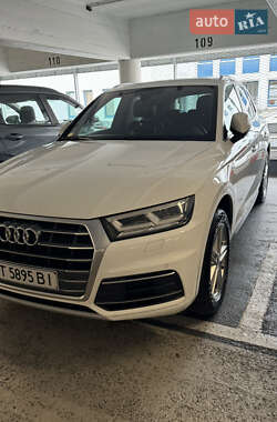 Внедорожник / Кроссовер Audi Q5 2017 в 