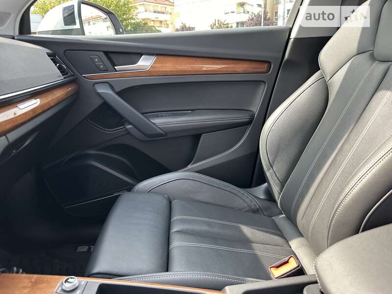 Внедорожник / Кроссовер Audi Q5 2021 в Киеве