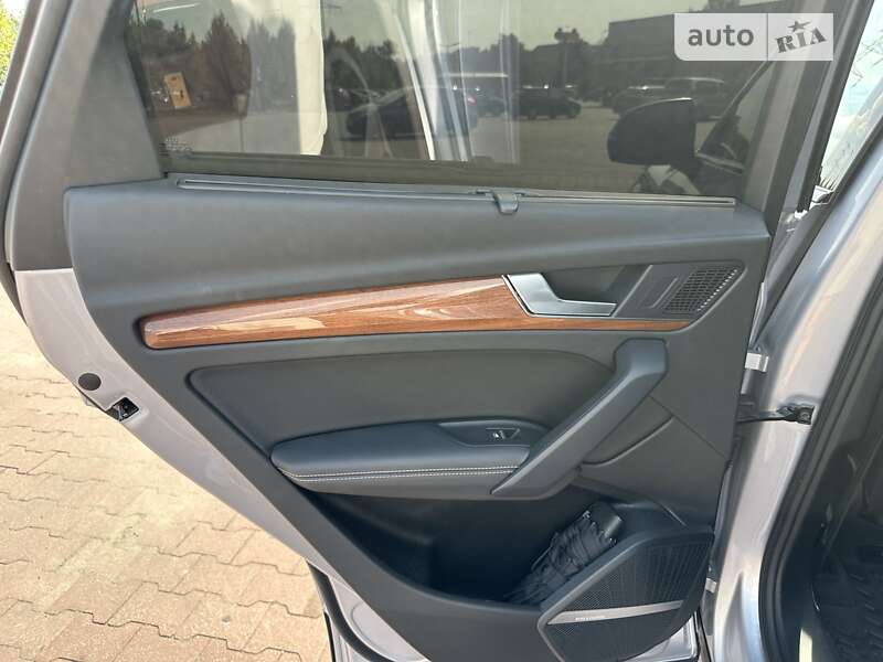Внедорожник / Кроссовер Audi Q5 2021 в Киеве
