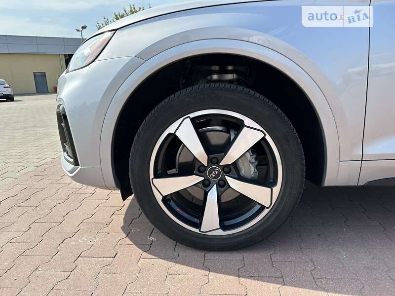 Внедорожник / Кроссовер Audi Q5 2021 в Киеве