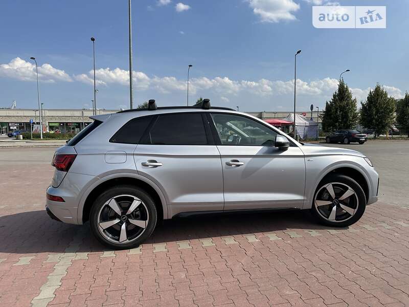 Внедорожник / Кроссовер Audi Q5 2021 в Киеве