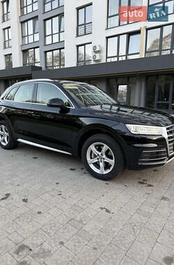 Внедорожник / Кроссовер Audi Q5 2017 в 
