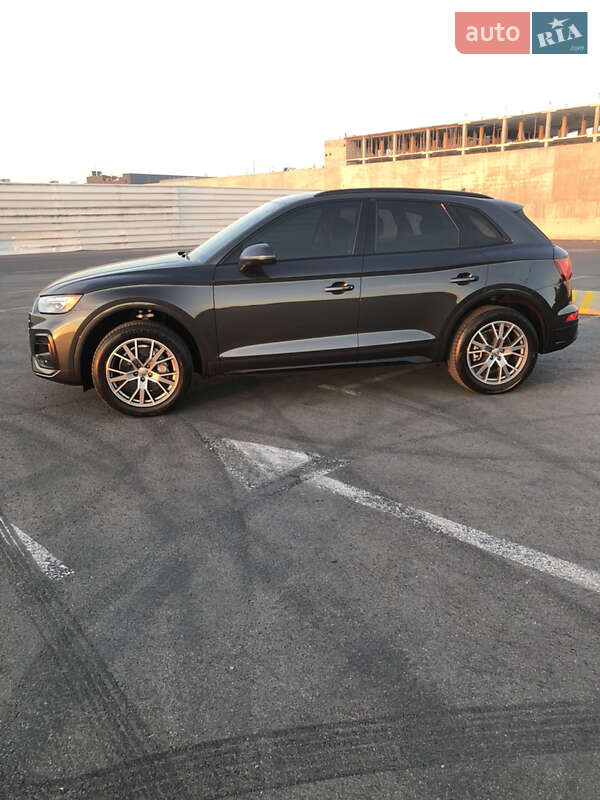Позашляховик / Кросовер Audi Q5 2021 в Львові