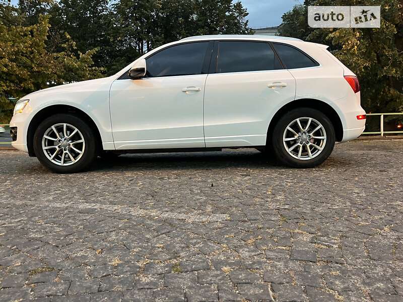 Внедорожник / Кроссовер Audi Q5 2010 в Хмельницком