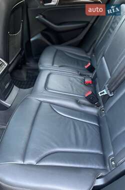 Позашляховик / Кросовер Audi Q5 2015 в 