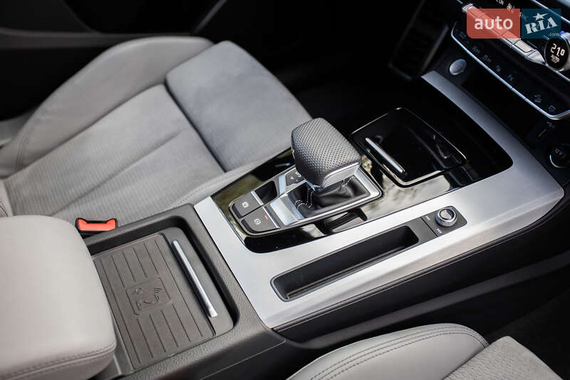 Внедорожник / Кроссовер Audi Q5 2020 в Киеве